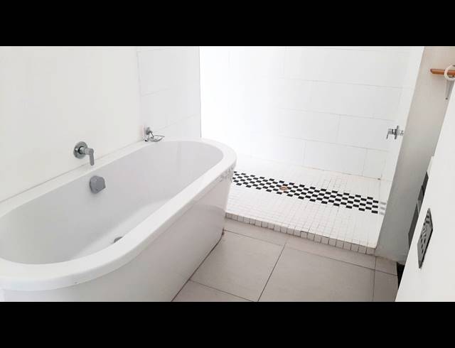 2 bed property to rent in WOODSTOCK
